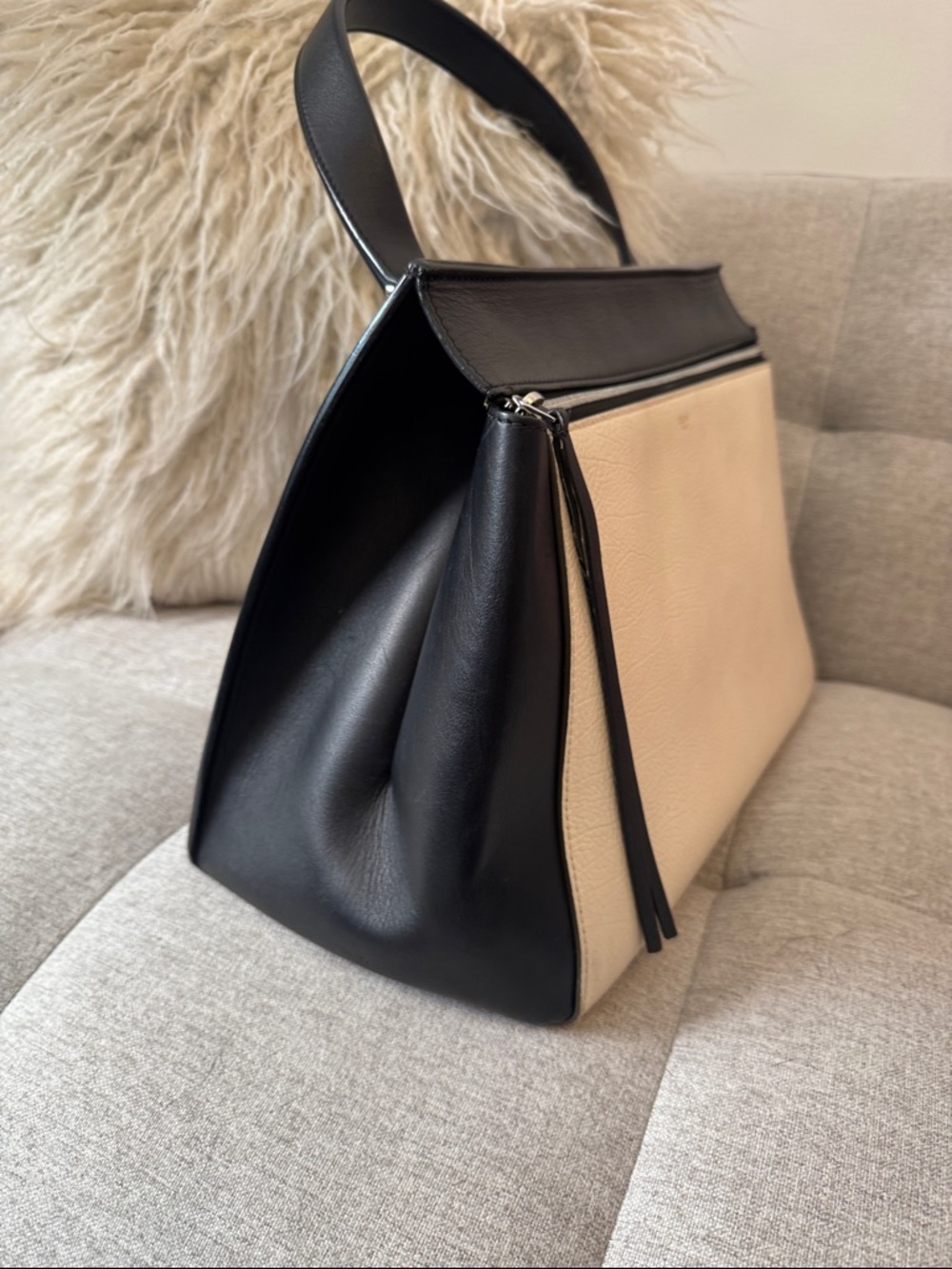 Celine Edge, Phoebe Philo Era logo. 🩷Black and Cream-fits 12x9 laptop!
(Large) - Picture 8 of 17